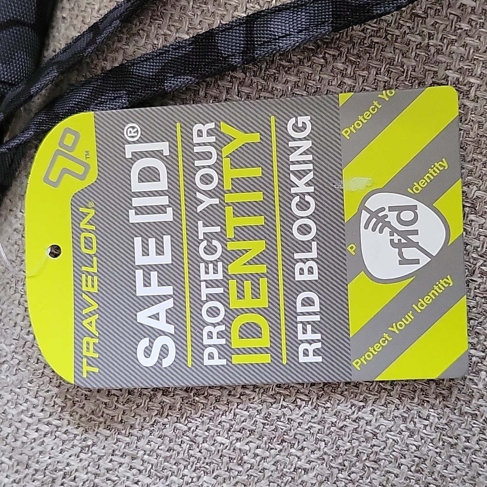 Travelon RFID blocking wallet - Picture 4 of 4